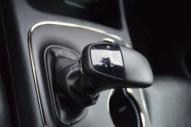 Photo of 2018 DB Black Crystal Clearcoat Dodge Durango