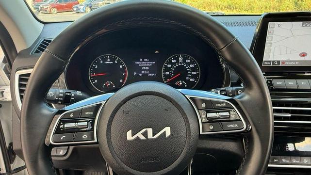 Photo of 2023 Snow White Pearl Kia Seltos
