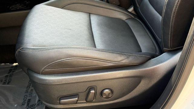 Photo of 2023 Snow White Pearl Kia Seltos