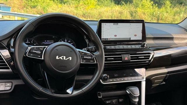 Photo of 2023 Snow White Pearl Kia Seltos