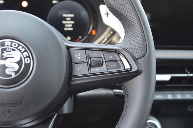 Photo of 2025 Alfa Black Alfa Romeo Tonale