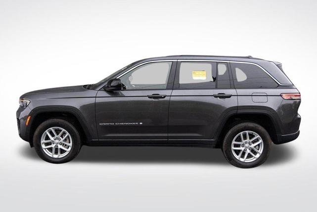 Photo of 2024 Metallic Jeep Grand Cherokee