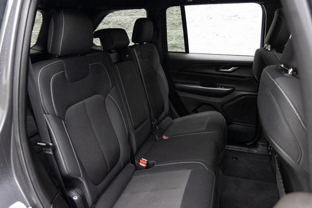 Photo of 2024 Metallic Jeep Grand Cherokee