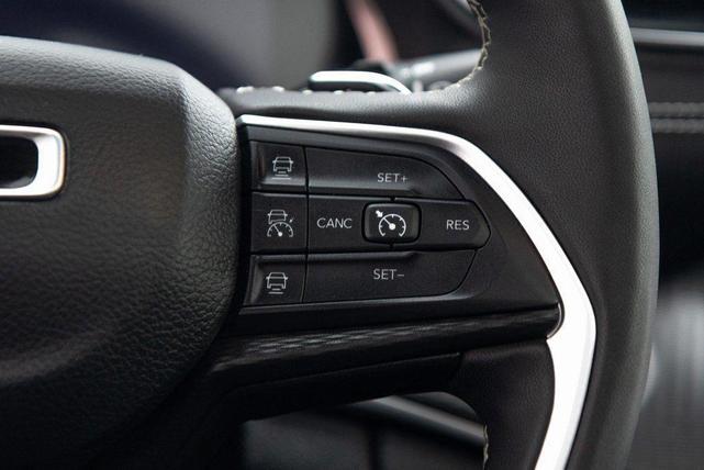 Photo of 2024 Metallic Jeep Grand Cherokee