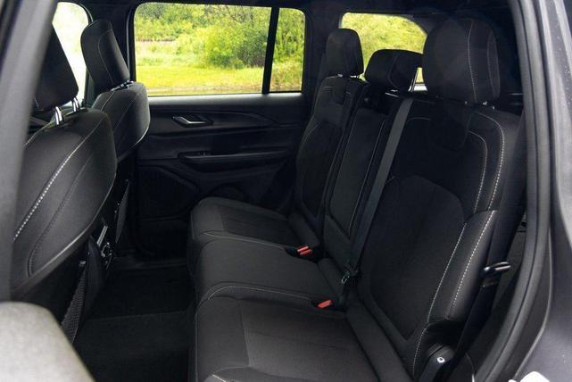 Photo of 2024 Metallic Jeep Grand Cherokee