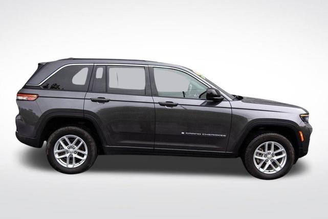 Photo of 2024 Metallic Jeep Grand Cherokee