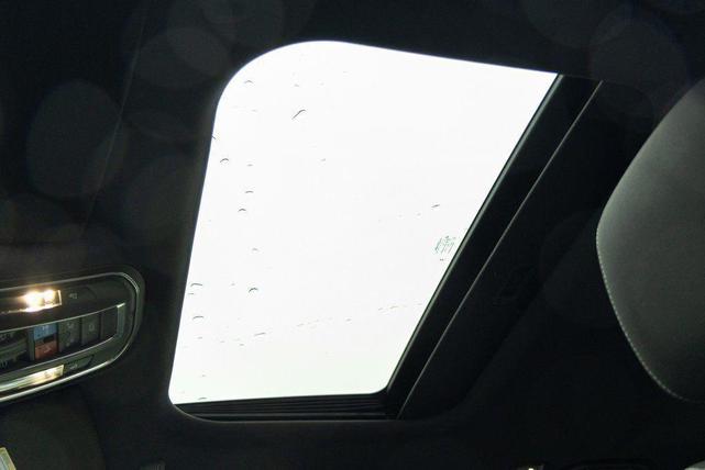 Photo of 2024 Metallic Jeep Grand Cherokee