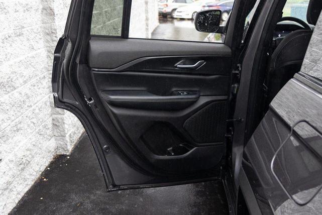 Photo of 2024 Metallic Jeep Grand Cherokee