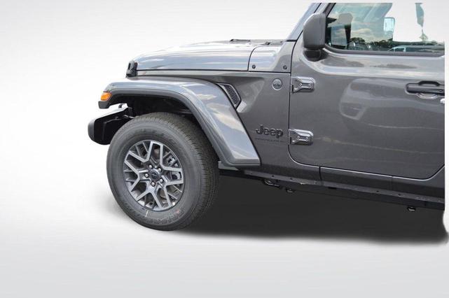 Photo of 2025 Granite Crystal Clearcoat Metallic Jeep Wrangler