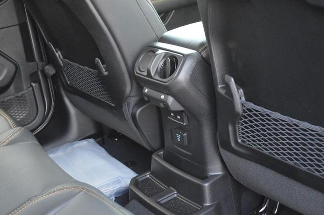 Photo of 2025 Granite Crystal Clearcoat Metallic Jeep Wrangler