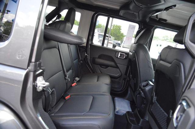 Photo of 2025 Granite Crystal Clearcoat Metallic Jeep Wrangler