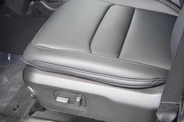 Photo of 2025 Granite Crystal Clearcoat Metallic Jeep Wrangler