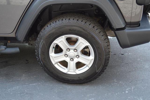 Photo of 2018 Granite Crystal Clearcoat Metallic Jeep Wrangler Unlimited