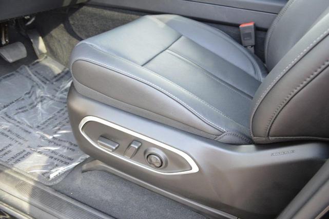 Photo of 2025 Diamond Black Jeep Wagoneer