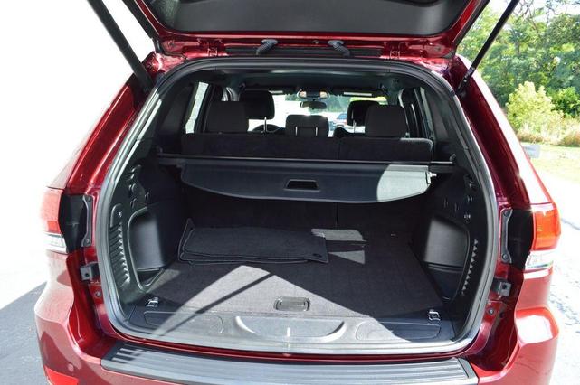 Photo of 2021 Velvet Red Pearlcoat Jeep Grand Cherokee