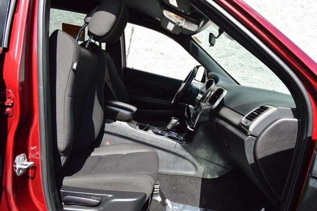 Photo of 2021 Velvet Red Pearlcoat Jeep Grand Cherokee