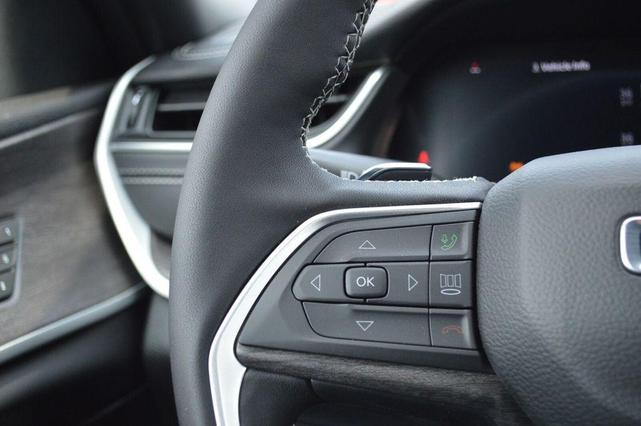 Photo of 2025 Diamond Black Jeep Grand Cherokee L
