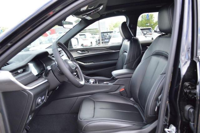 Photo of 2025 Diamond Black Jeep Grand Cherokee L