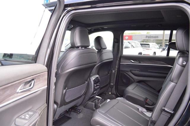 Photo of 2025 Diamond Black Jeep Grand Cherokee L