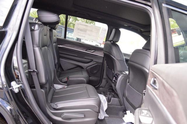 Photo of 2025 Diamond Black Jeep Grand Cherokee L
