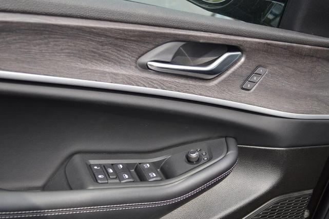 Photo of 2025 Diamond Black Jeep Grand Cherokee L