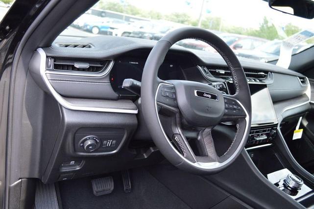Photo of 2025 Diamond Black Jeep Grand Cherokee L