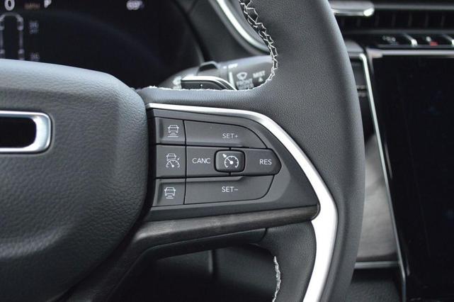 Photo of 2025 Diamond Black Jeep Grand Cherokee L