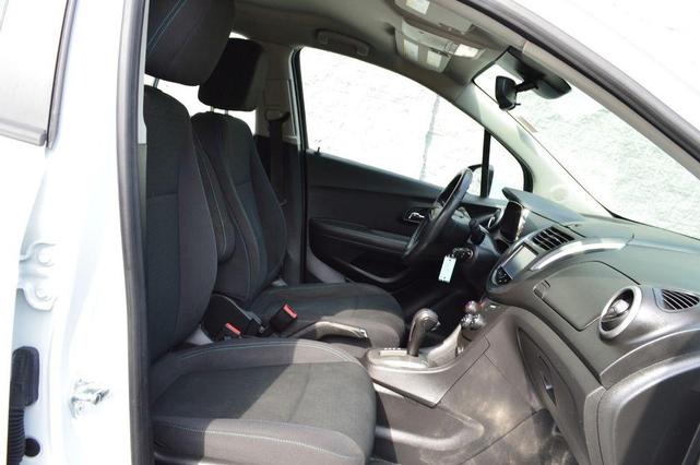 Photo of 2016 Summit White Chevrolet Trax