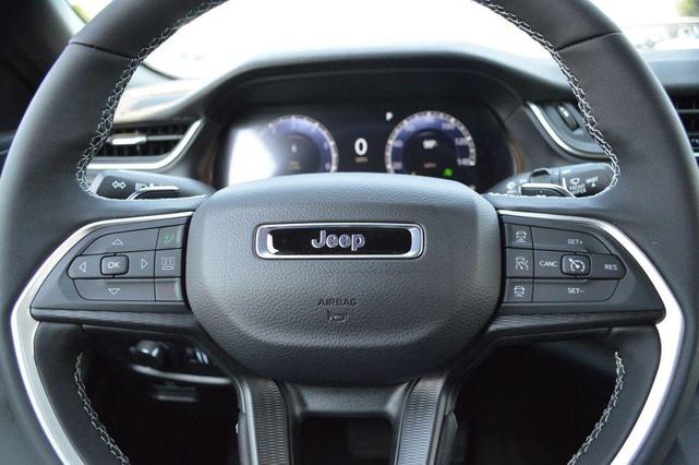 Photo of 2025 Diamond Black Jeep Grand Cherokee L