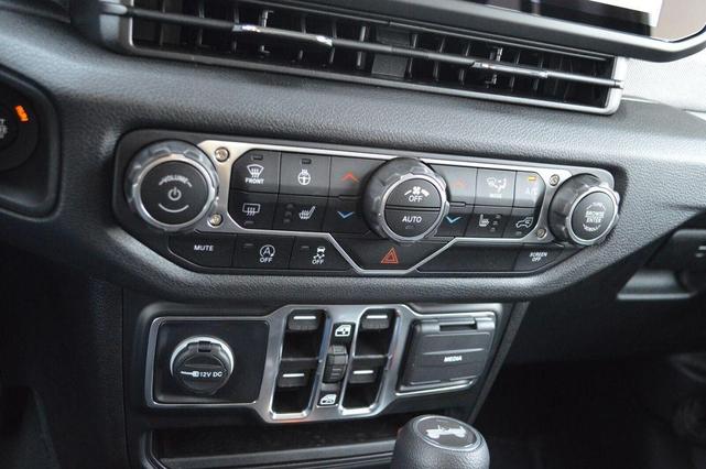 Photo of 2025 Anvil Clearcoat Jeep Wrangler