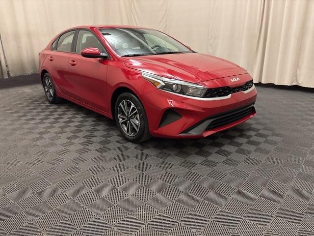 Photo of 2024 Currant Red Kia Forte