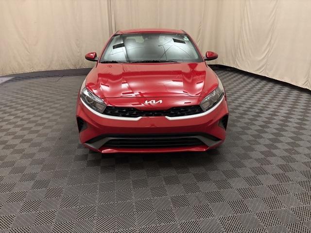 Photo of 2024 Currant Red Kia Forte
