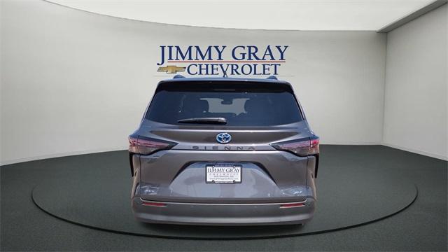Photo of 2025 Magnetic Gray Metallic Toyota Sienna