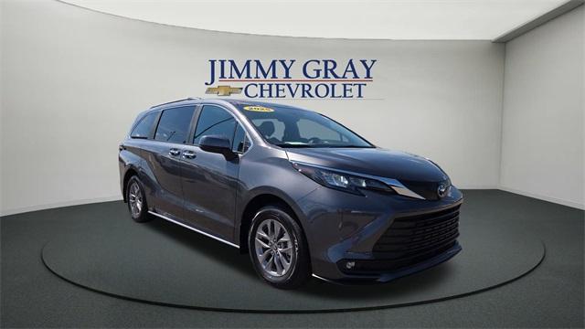 Photo of 2025 Magnetic Gray Metallic Toyota Sienna