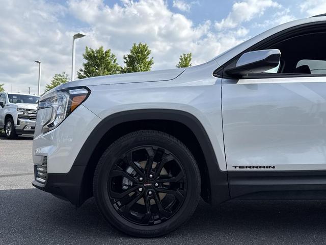 Photo of 2022 Quicksilver Metallic GMC Terrain