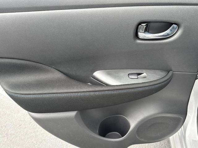 Photo of 2023 Brilliant Silver Metallic Nissan Leaf