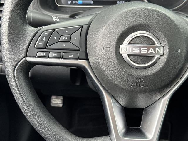 Photo of 2023 Brilliant Silver Metallic Nissan Leaf