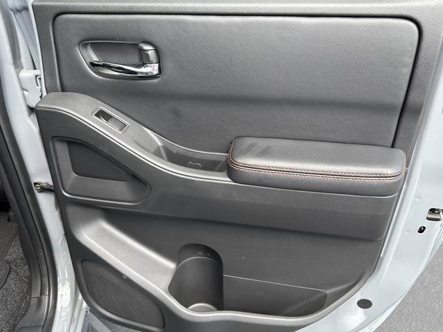 Photo of 2025 Boulder Gray Metallic Nissan Frontier