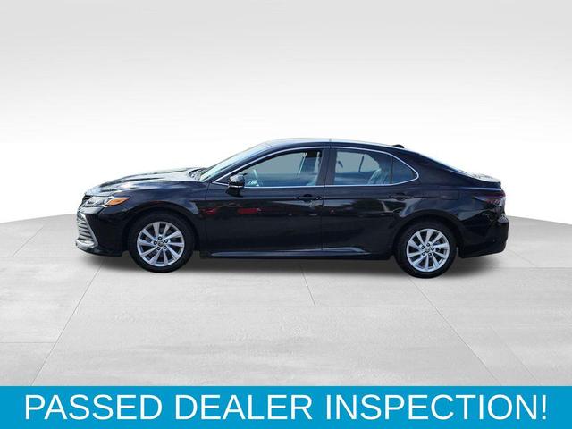 Photo of 2023 Midnight Black Metallic Toyota Camry