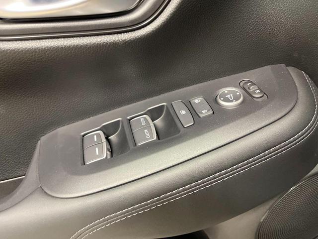 Photo of 2026 Urban Gray Pearl Honda HR-V