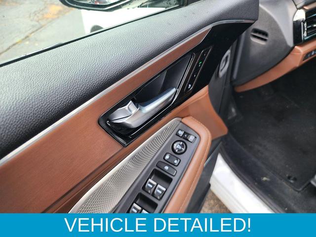 Photo of 2023 Platinum White Pearl Acura MDX