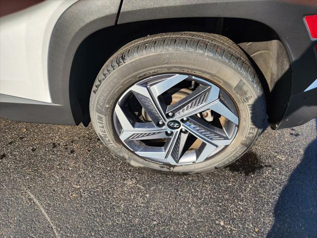 Photo of 2022 Quartz White Hyundai TUCSON Hybrid