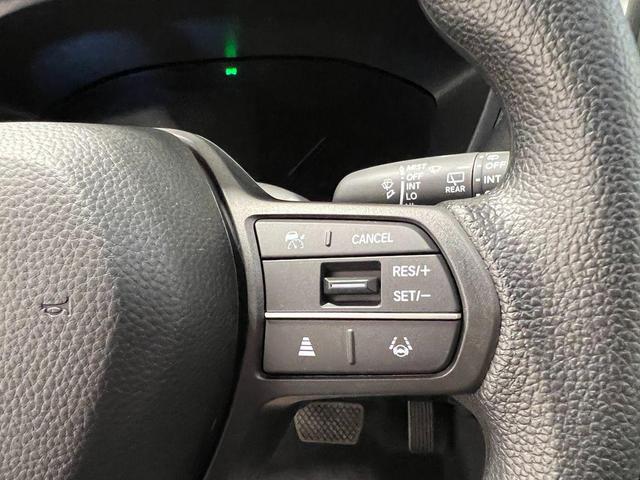 Photo of 2025 Platinum White Pearl Honda HR-V