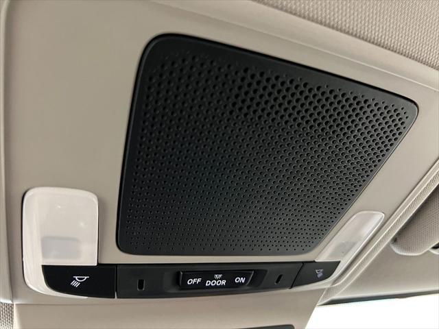 Photo of 2025 Platinum White Pearl Honda HR-V