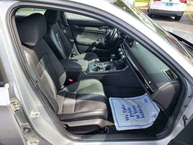 Photo of 2025 Solar Silver Metallic Honda Civic