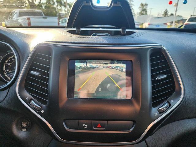 Photo of 2019 Granite Crystal Metallic Clearcoat Jeep Cherokee