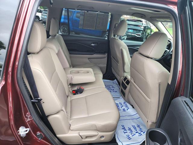 Photo of 2022 Deep Scarlet Pearl Honda Pilot