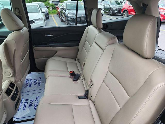 Photo of 2022 Deep Scarlet Pearl Honda Pilot
