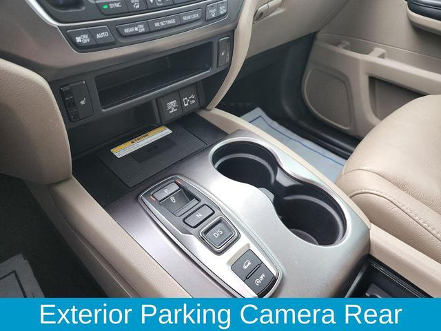Photo of 2022 Deep Scarlet Pearl Honda Pilot