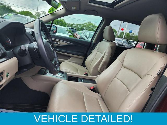 Photo of 2022 Deep Scarlet Pearl Honda Pilot